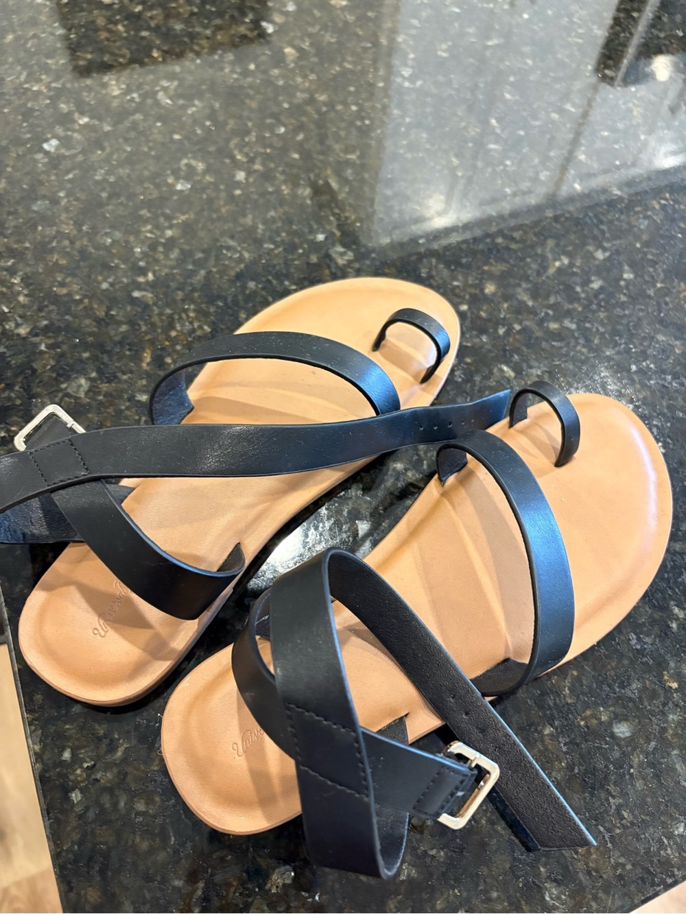 Universal Thread Black Strappy Toe-Loop Sandals with Tan Footbed
